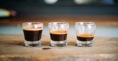 Wat is het verschil tussen een lungo, americano en een gewone koffie?